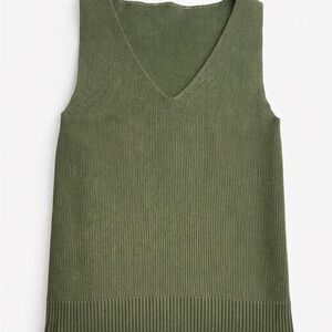 Olive Ribbed Knit Two-Piece Set – Sleeveless V-Neck Top & Cargo Pants